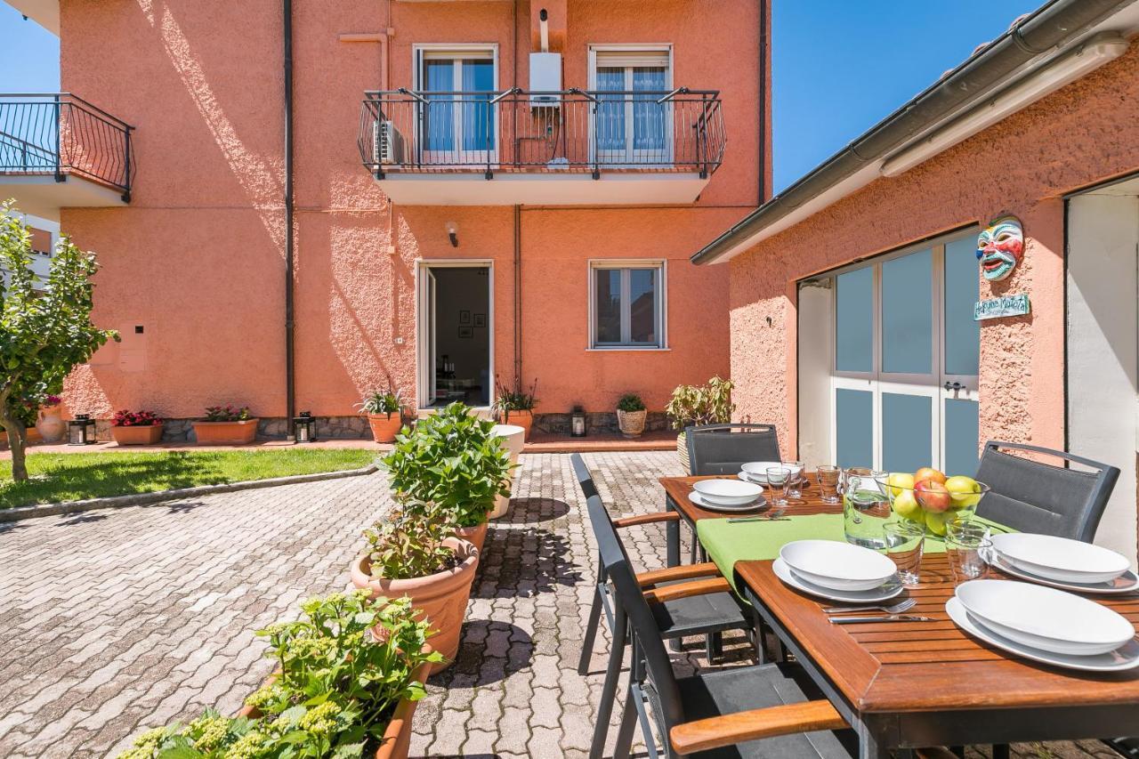 Galeria Home Apartments 앙귈라라사바치아 외부 사진